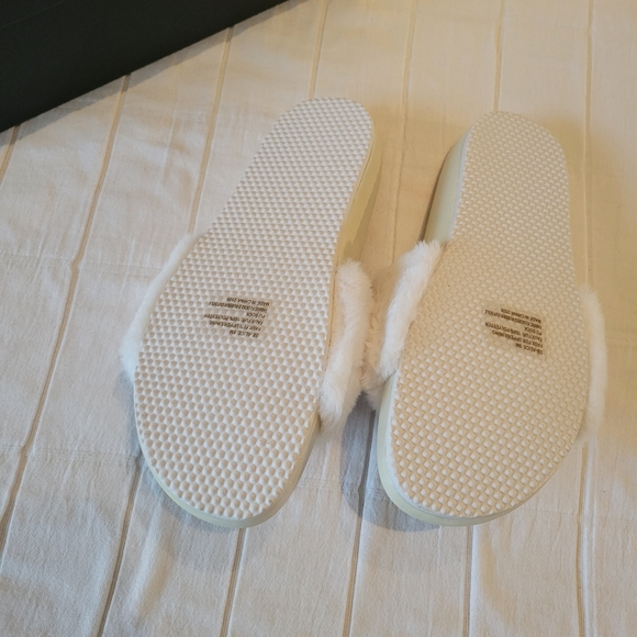 New Betsey Johnson Bride slide sandals - Picture 3 of 4